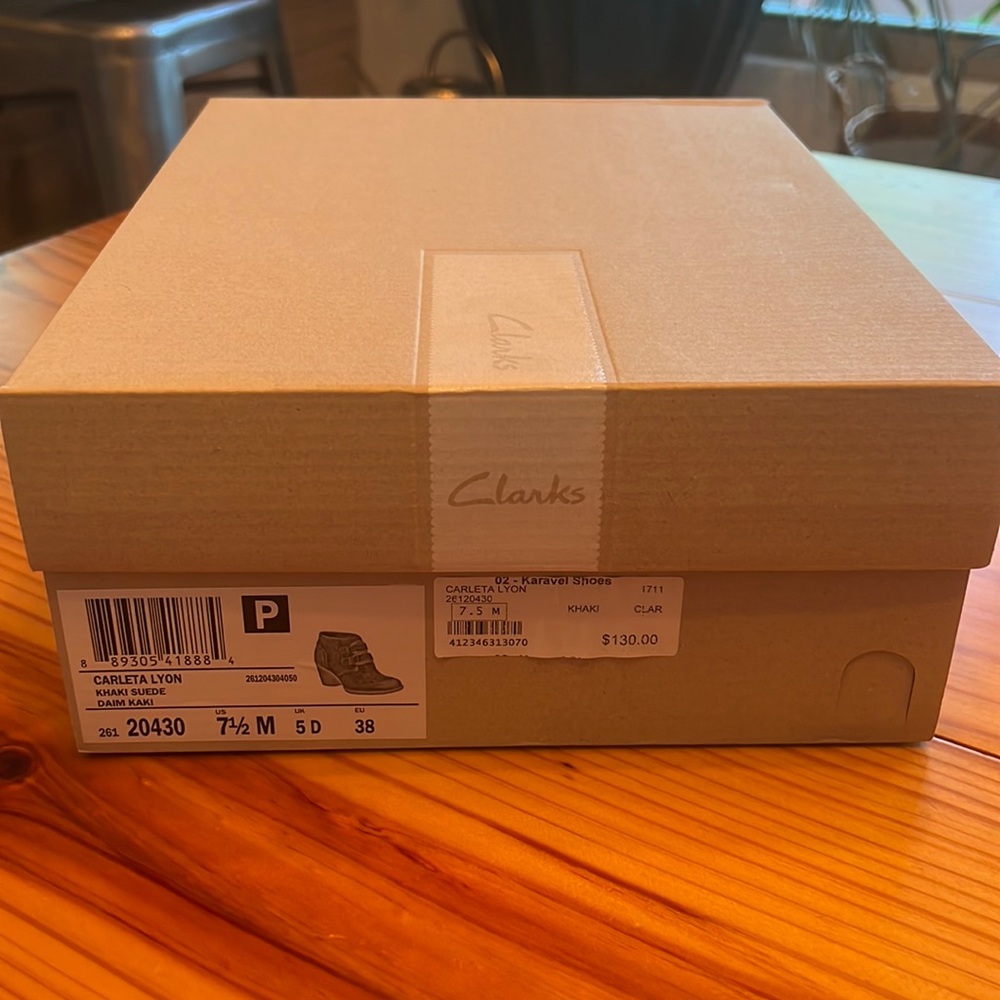 Clark’s Carleta Lyon Boot - Khaki Suede - Picture 5 of 6